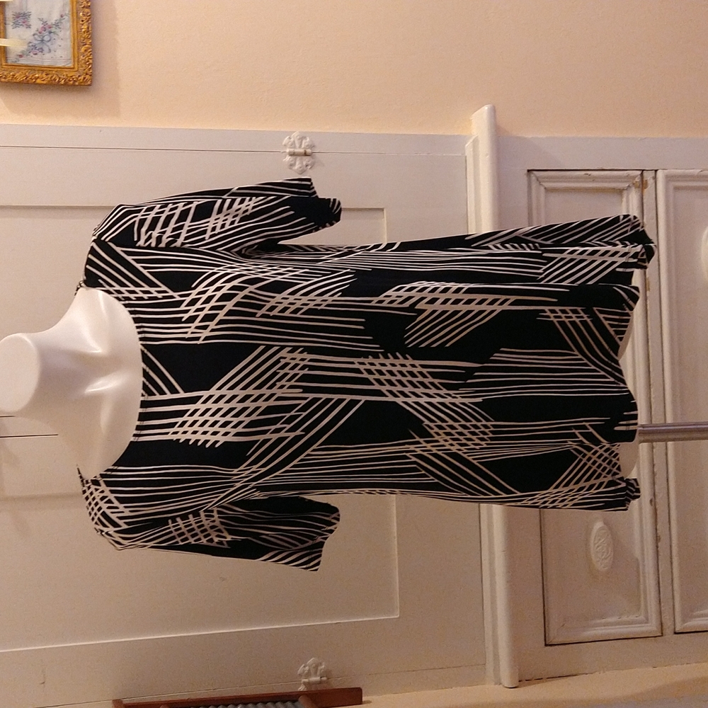 Dana Buchman black and white stretch top Sz M 🎁